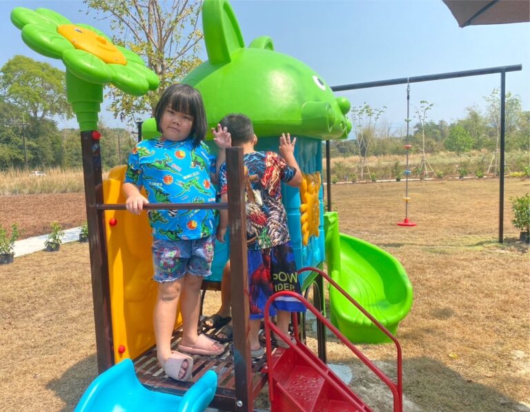 ของเล่นสำหรับน้อง ๆ ที่ ลิฟวิ่ง ฮัท พูลวิลล่านครนายก ลิฟวิ่ง ฮัท พูลวิลล่านครนายก
